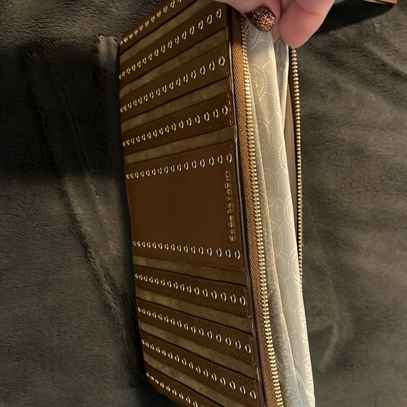NWT Michael Kors Brooklyn Grommet Caramel Medium Leather Wristlet 32F6ABHW2S - Picture 6 of 7
